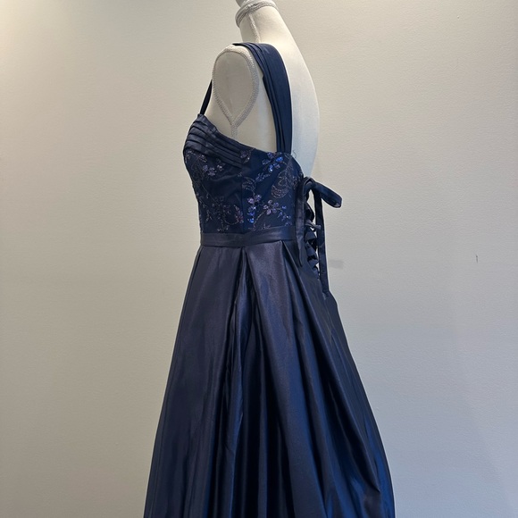 Elegant Navy One-Shoulder Evening Dress - Picture 4 of 6